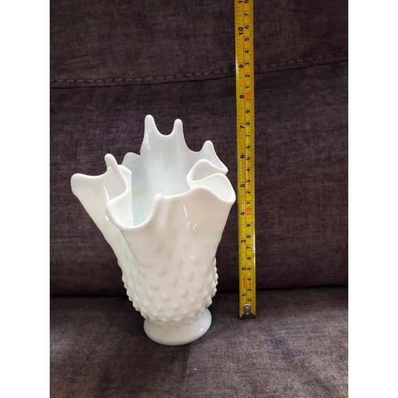 Fenton Hobnail Milk Glass Swung Ruffle Vase Crimped White Bouquet USA Vintage - Picture 8 of 9